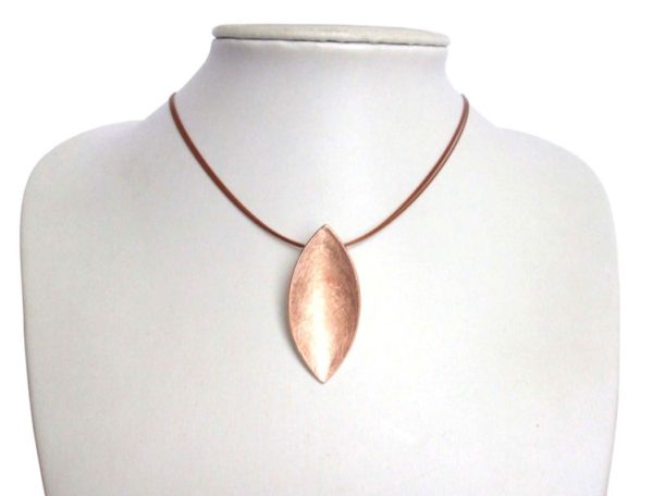 GEMSHINE Damenhalskette in hochwertiger Mattverarbeitung, 925 Silber rose vergoldet. Marquise Designer Anhänger mit Kette. Made in Madrid / Spanien. Im eleganten Schmucketui mit Geschenkverpackung. - Image 5
