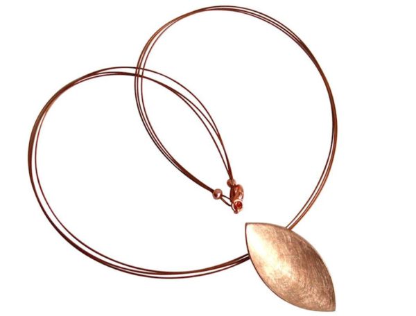 GEMSHINE Damenhalskette in hochwertiger Mattverarbeitung, 925 Silber rose vergoldet. Marquise Designer Anhänger mit Kette. Made in Madrid / Spanien. Im eleganten Schmucketui mit Geschenkverpackung. - Image 4