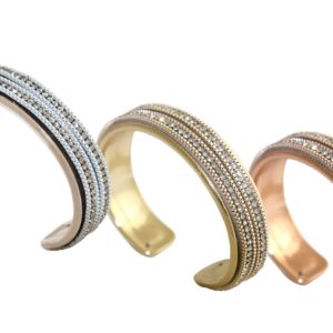 GEMSHINE Armreif mit Lederband und Strass. Armband versilbert, vergoldet oder rose vergoldet. Made in Madrid / Spain. Qualitätsvoller Schmuck im edlen Etui.